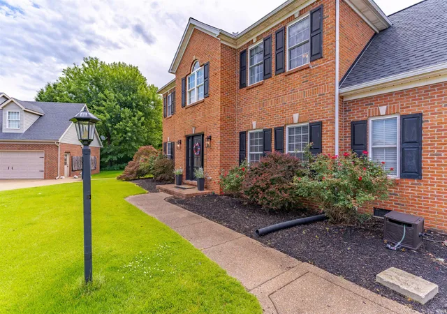 Photo 4 of Sale Pending at 6555 Oakland Ct, Newburgh, IN 47630 | MLS# 202624187 | Listing updated on 2026-06-20