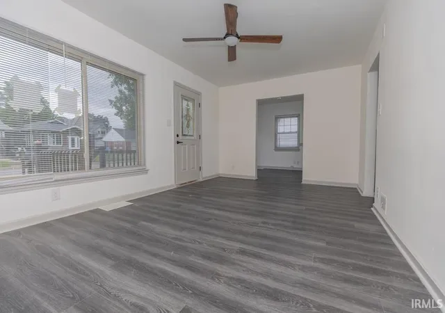 Photo 3 of Sale Pending at 1031 E Mulberry St, Evansville, IN 47714 | MLS# 202624227 | Listing updated on 2026-06-20