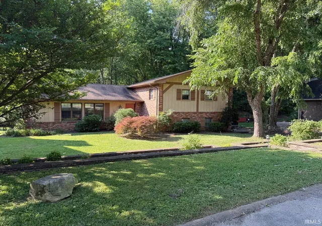 Photo 1 of Sale Pending at 8217 Berry Dr, Evansville, IN 47710 | MLS# 202624241 | Listing updated on 2026-07-16