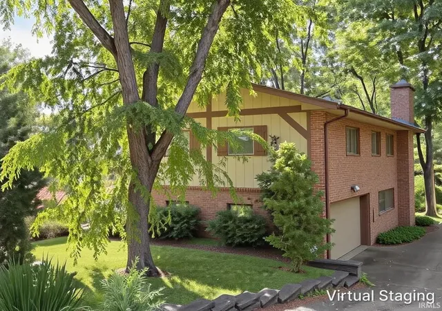Photo 2 of Sale Pending at 8217 Berry Dr, Evansville, IN 47710 | MLS# 202624241 | Listing updated on 2026-07-16