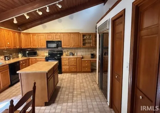 Photo 3 of Sale Pending at 8217 Berry Dr, Evansville, IN 47710 | MLS# 202624241 | Listing updated on 2026-07-16