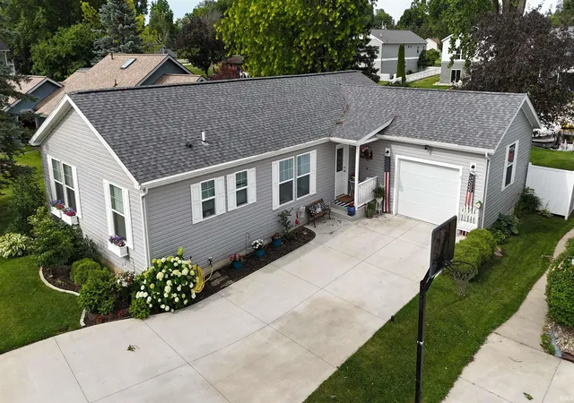 Homes for sale in Cromwell, IN | 11385 N Memorial Pkwy, Cromwell, IN 46732 | MLS# 202624266