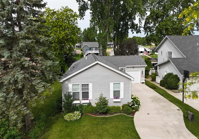 Homes for sale in Cromwell, IN | 11385 N Memorial Pkwy, Cromwell, IN 46732 | MLS# 202624266