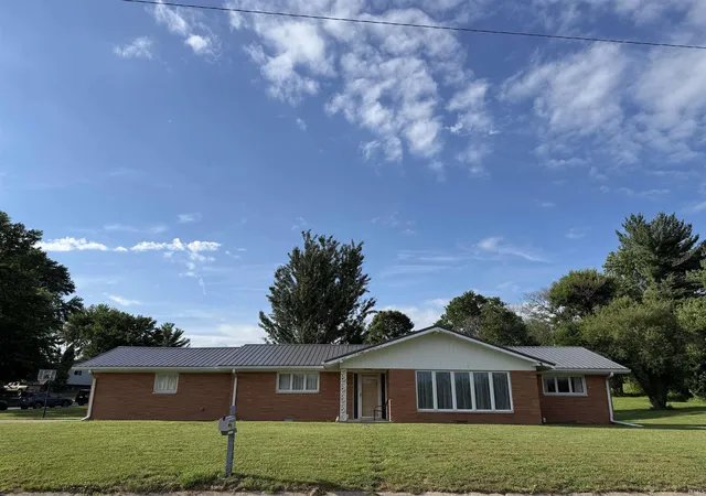 Homes for sale in Bloomfield, IN | 288 Locust Dr, Bloomfield, IN 47424 | MLS# 202624271