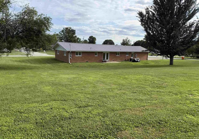 Homes for sale in Bloomfield, IN | 288 Locust Dr, Bloomfield, IN 47424 | MLS# 202624271