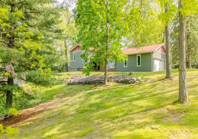1st image of 2340 E Kemo Ave, Warsaw, IN 46582 | MLS# 202624302