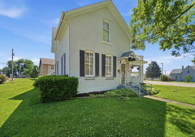 Photo 3 of Manufactured home for sale at 305 N Monroe St, Williamsport, IN 47993 | MLS# 202624320 | Listing updated on 2026-09-18