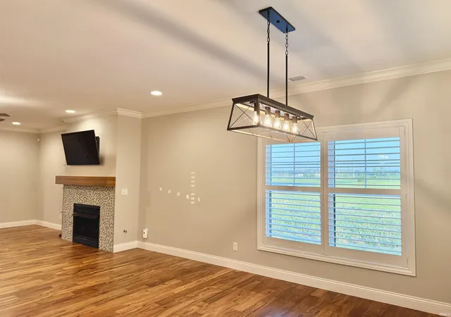 Photo 4 of Sale Pending at 3327 White Oak Trl, Newburgh, IN 47630 | MLS# 202624345 | Listing updated on 2026-10-04