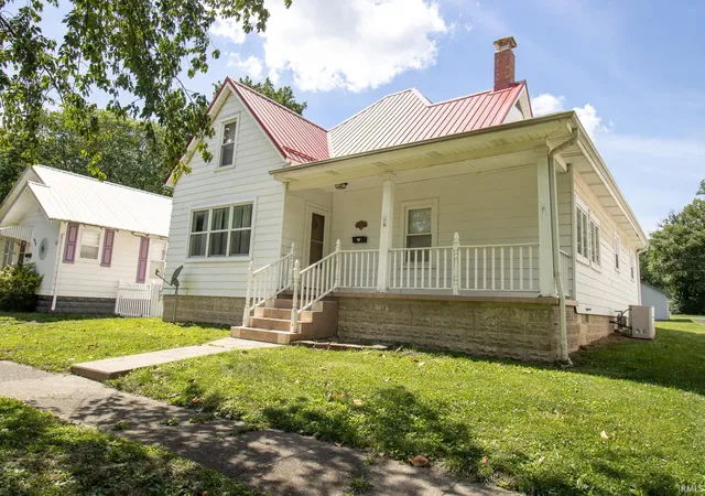 3rd image of 426 W 2Nd St, Mount Carmel, IL 62863 | MLS# 202624364