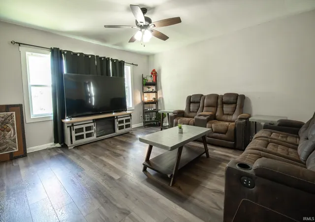 5th image of 426 W 2Nd St, Mount Carmel, IL 62863 | MLS# 202624364