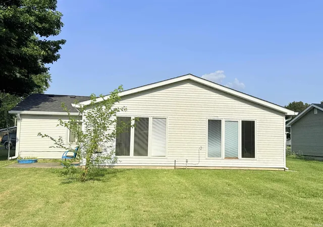 Photo 3 of Manufactured home for sale at 213 N Greenberry St, Sweetser, IN 46987 | MLS# 202624378 | Listing updated on 2026-09-30
