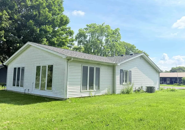 Photo 3 of Manufactured home for sale at 213 N Greenberry St, Sweetser, IN 46987 | MLS# 202624378 | Listing updated on 2026-09-30