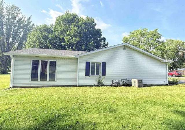 Photo 4 of Manufactured home for sale at 213 N Greenberry St, Sweetser, IN 46987 | MLS# 202624378 | Listing updated on 2026-09-30