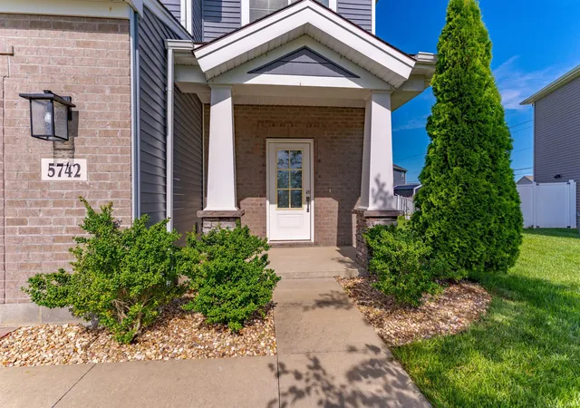 Homes for sale in Newburgh, IN | 5742 Brookstone Dr, Newburgh, IN 47630 | MLS# 202624430