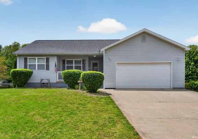 Homes for sale in Logansport, IN | 305 Kingsmill Dr, Logansport, IN 46947 | MLS# 202624439