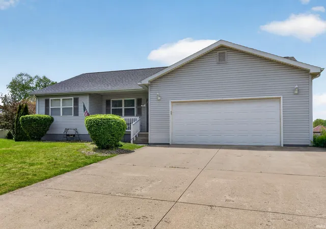 Homes for sale in Logansport, IN | 305 Kingsmill Dr, Logansport, IN 46947 | MLS# 202624439