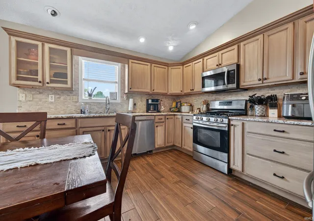 4th image of 305 Kingsmill Dr, Logansport, IN 46947 | MLS# 202624439