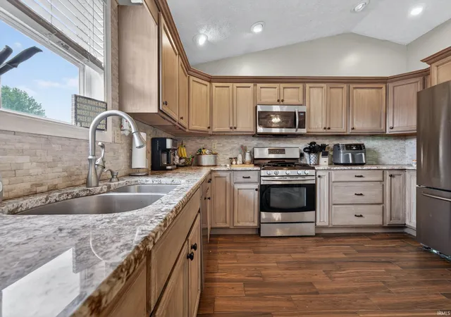 5th image of 305 Kingsmill Dr, Logansport, IN 46947 | MLS# 202624439