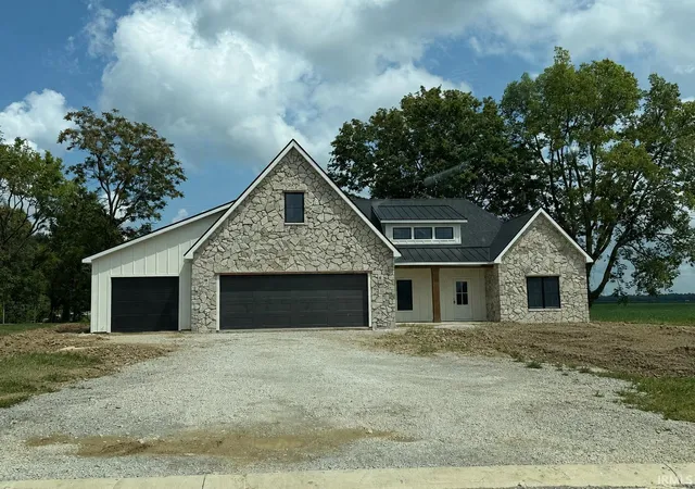 Photo 2 of Manufactured home for sale at 12 Creekside Ln, Wabash, IN 46992 | MLS# 202624447 | Listing updated on 2026-09-09