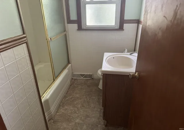 Photo 3 of Sale Pending at 124 N 1st Avenue, Oakland City, IN 47660 | MLS# 202624455 | Listing updated on 2026-07-18