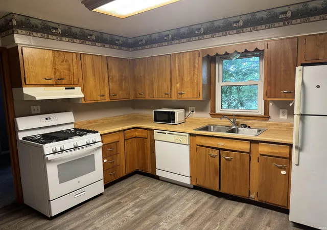 Photo 4 of Sale Pending at 124 N 1st Avenue, Oakland City, IN 47660 | MLS# 202624455 | Listing updated on 2026-07-18