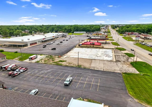 Photo 2 of Sale Pending at 1515 S Western Ave, Marion, IN 46953 | MLS# 202624477 | Listing updated on 2026-08-26