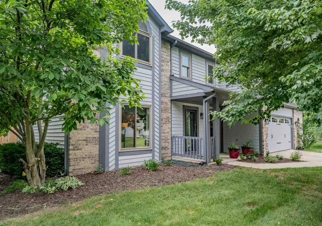 Photo 1 of Sale Pending at 9015 Spring View Dr, Fort Wayne, IN 46804 | MLS# 202624547 | Listing updated on 2026-09-14