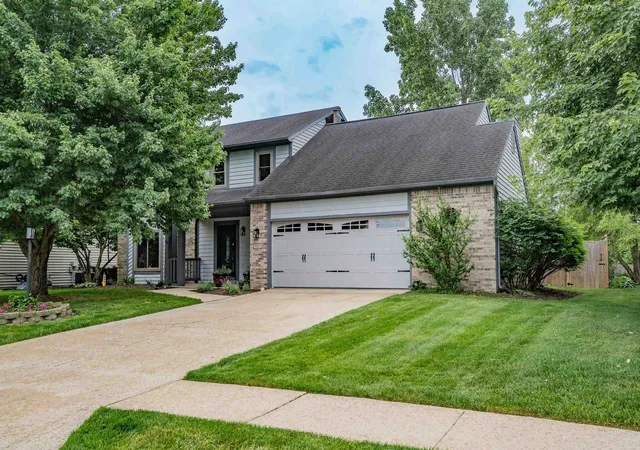Photo 2 of Sale Pending at 9015 Spring View Dr, Fort Wayne, IN 46804 | MLS# 202624547 | Listing updated on 2026-09-14
