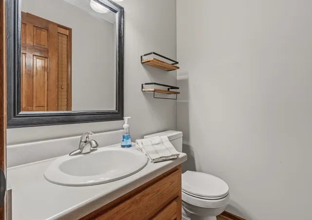 Photo 4 of Sale Pending at 9015 Spring View Dr, Fort Wayne, IN 46804 | MLS# 202624547 | Listing updated on 2026-09-14