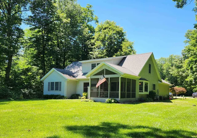 Photo 3 of Manufactured home for sale at 6999 E Tee Trl, Syracuse, IN 46567 | MLS# 202624562 | Listing updated on 2026-09-12