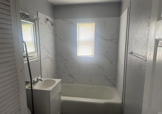 4th image of 1015 E Elm St, Kokomo, IN 46901 | MLS# 202624633