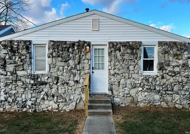 Photo 3 of Manufactured home for sale at 517 E Poplar St, Kokomo, IN 46902 | MLS# 202624643 | Listing updated on 2026-07-08