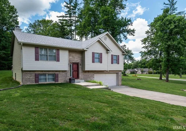 2nd image of 5918 S Foxwood Ln, Bloomington, IN 47401 | MLS# 202624646