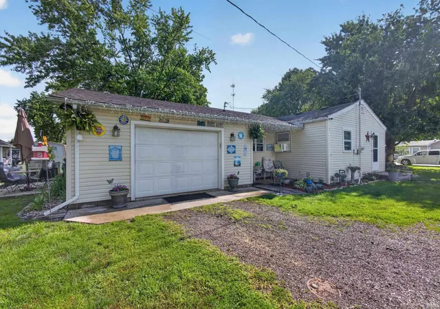 Homes for sale in Flora, IN | 211 S Wayne St, Flora, IN 46929 | MLS# 202624698