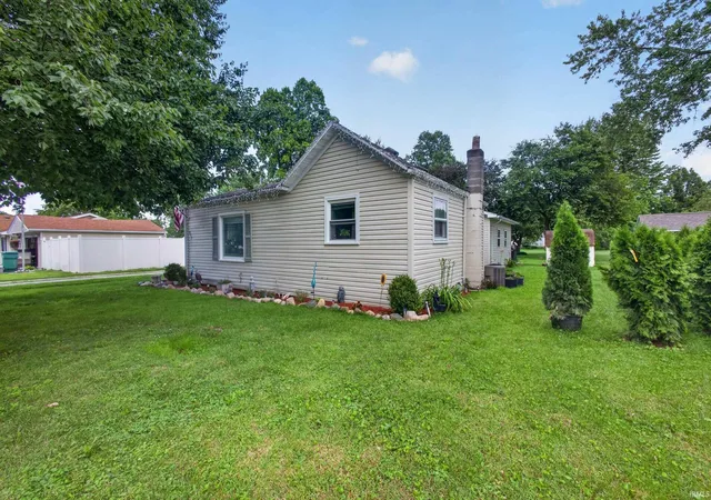 Homes for sale in Flora, IN | 211 S Wayne St, Flora, IN 46929 | MLS# 202624698