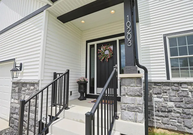 3rd image of 10203 Roszalka Ct, Granger, IN 46530 | MLS# 202624710