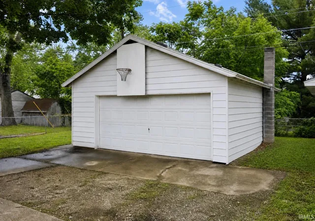 Homes for sale in Muncie, IN | 2504 E 13Th St, Muncie, IN 47302 | MLS# 202624720