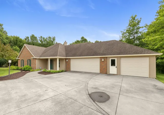 Homes for sale in Columbia City, IN | 1977 S Kleespie Ct, Columbia City, IN 46725 | MLS# 202624722