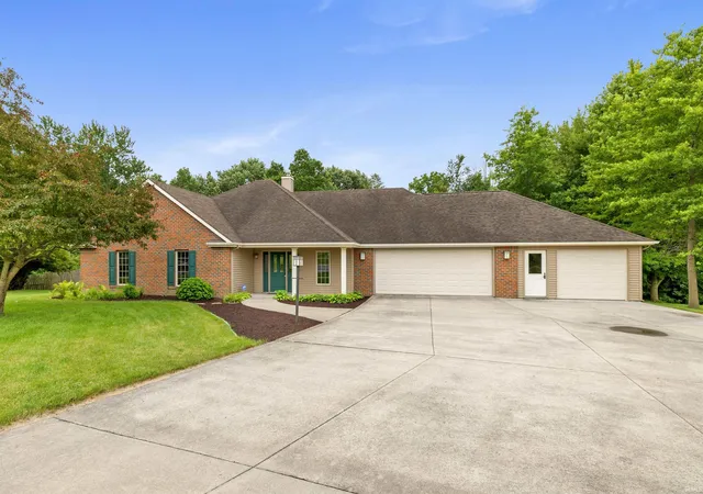 Homes for sale in Columbia City, IN | 1977 S Kleespie Ct, Columbia City, IN 46725 | MLS# 202624722