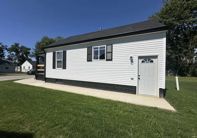 Photo 3 of Manufactured home for sale at 1012 E Elm St, Kokomo, IN 46901 | MLS# 202624743 | Listing updated on 2026-09-16