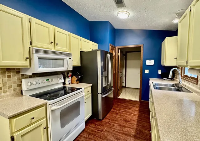 Photo 4 of Sale Pending at 802 Philadelphia Dr, Kokomo, IN 46902 | MLS# 202624754 | Listing updated on 2026-06-26