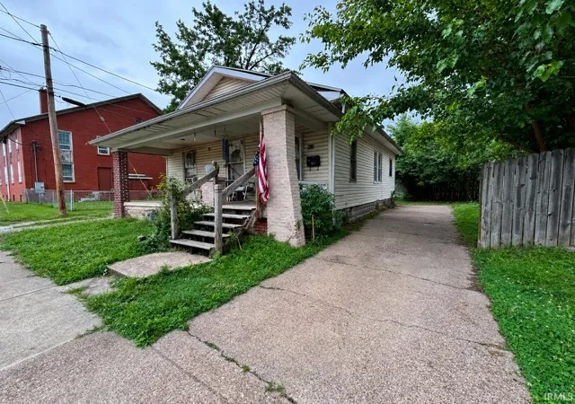 Homes for sale in Evansville, IN | 913 N 5th Ave, Evansville, IN 47710 | MLS# 202624779