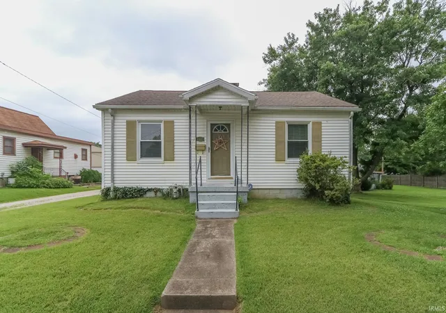 Homes for sale in Evansville, IN | 2002 E Michigan St, Evansville, IN 47711 | MLS# 202624808
