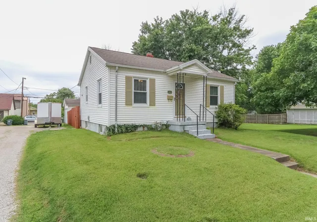 Homes for sale in Evansville, IN | 2002 E Michigan St, Evansville, IN 47711 | MLS# 202624808