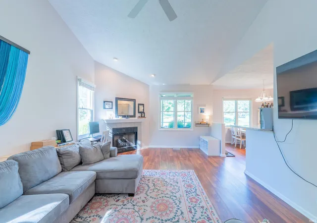5th image of 9417 S Harbour Pointe Dr, Bloomington, IN 47401 | MLS# 202624860