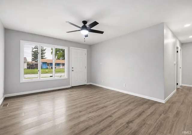 Photo 3 of Sale Pending at 6015 Landsdowne Dr, Fort Wayne, IN 46816 | MLS# 202624861 | Listing updated on 2026-06-27