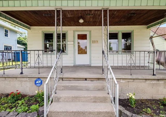 Homes for sale in South Bend, IN | 2201 Catalpa St, South Bend, IN 46613 | MLS# 202624866