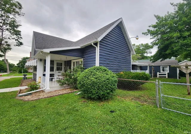 Photo 3 of Manufactured home for sale at 128 W Pine St, Princeton, IN 47670 | MLS# 202624899 | Listing updated on 2026-10-02