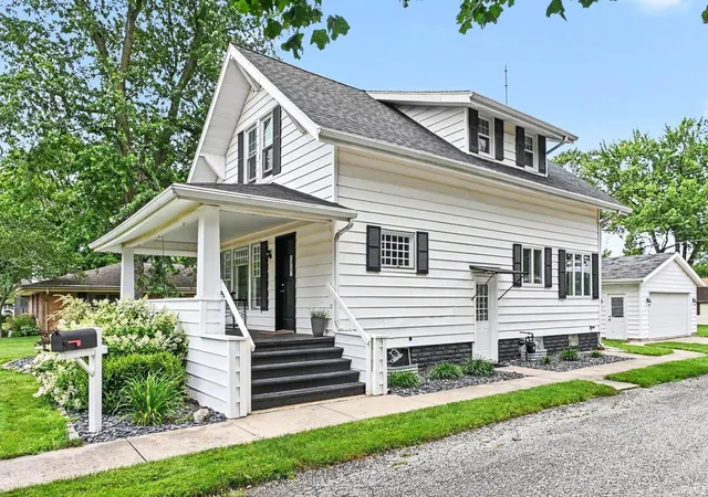 4th image of 604 E Van Buren St, Nappanee, IN 46550 | MLS# 202624907
