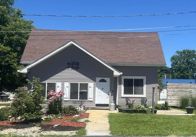 Homes for sale in Burlington, IN | 114 W 7th St, Burlington, IN 46915 | MLS# 202624925